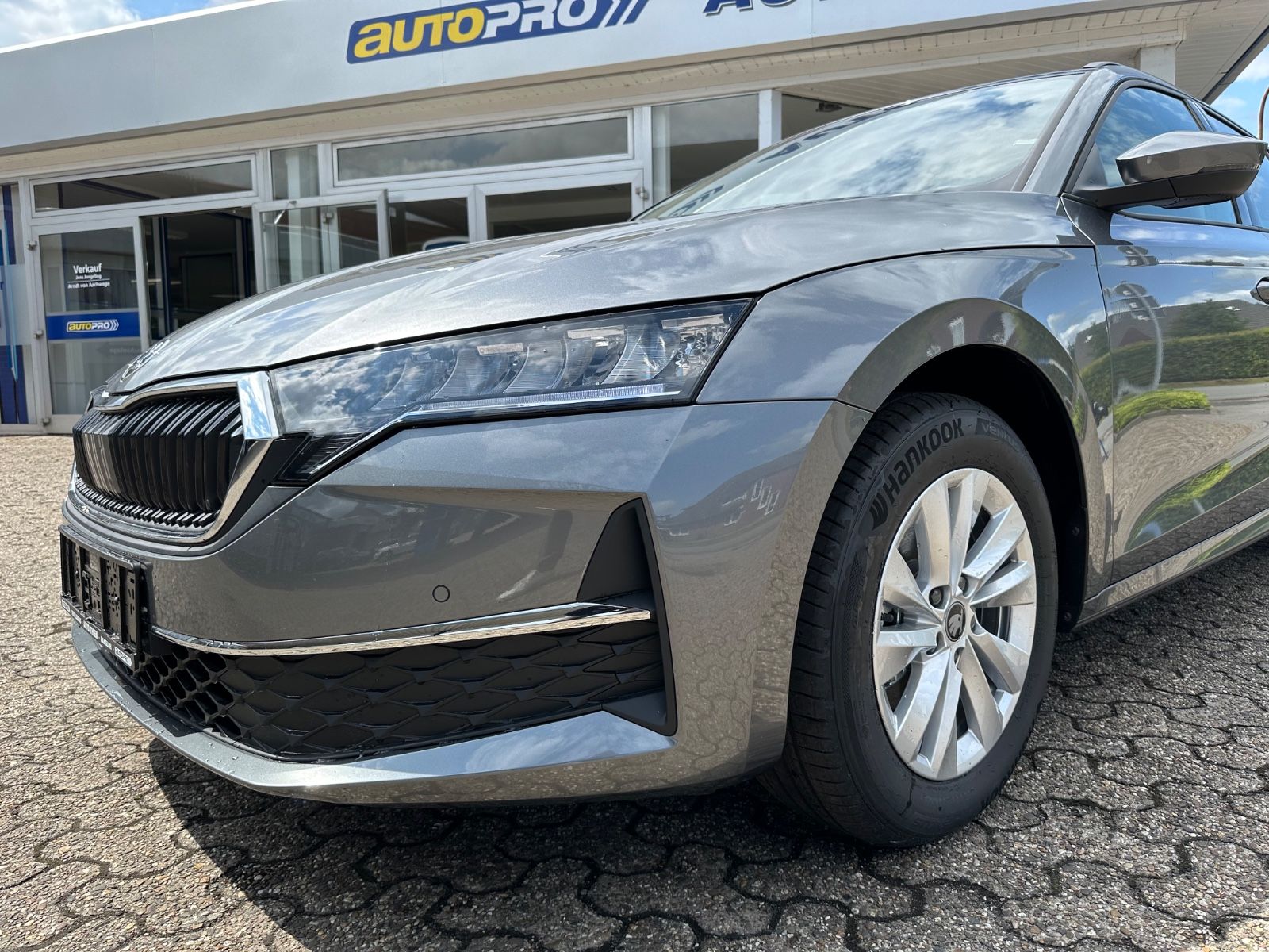 Fahrzeugabbildung SKODA Octavia Combi 1.5 TSI Selection DSG ACC/AHK/LED