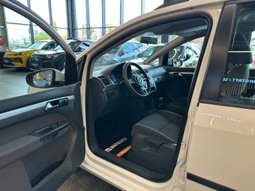MYAUTOCENTER – Gebraucht- und Jahreswagen mit Werkstattservice in Pfaffenhofen Volkswagen Touran *7-SITZER*TÜV 827*2-ZONEN*PDC*DACHRELING