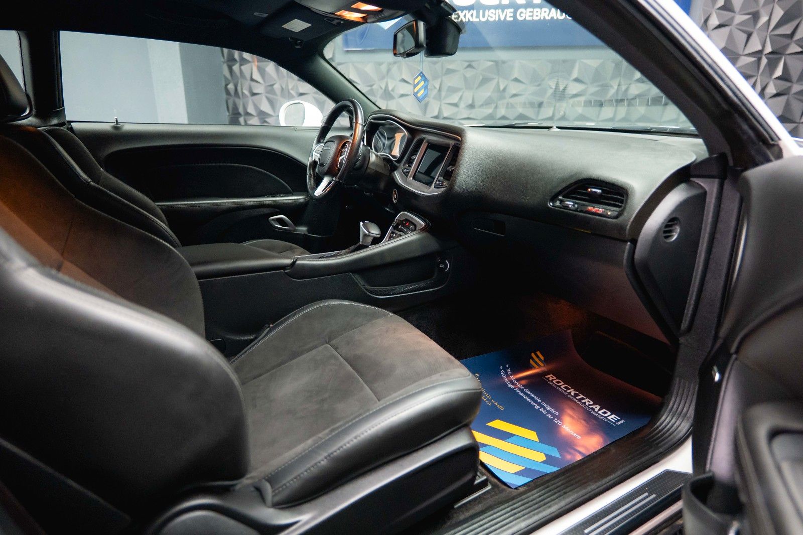 Fahrzeugabbildung Dodge Challenger 6.4 V8 SRT 392 R/T SCAT PACK Perform.