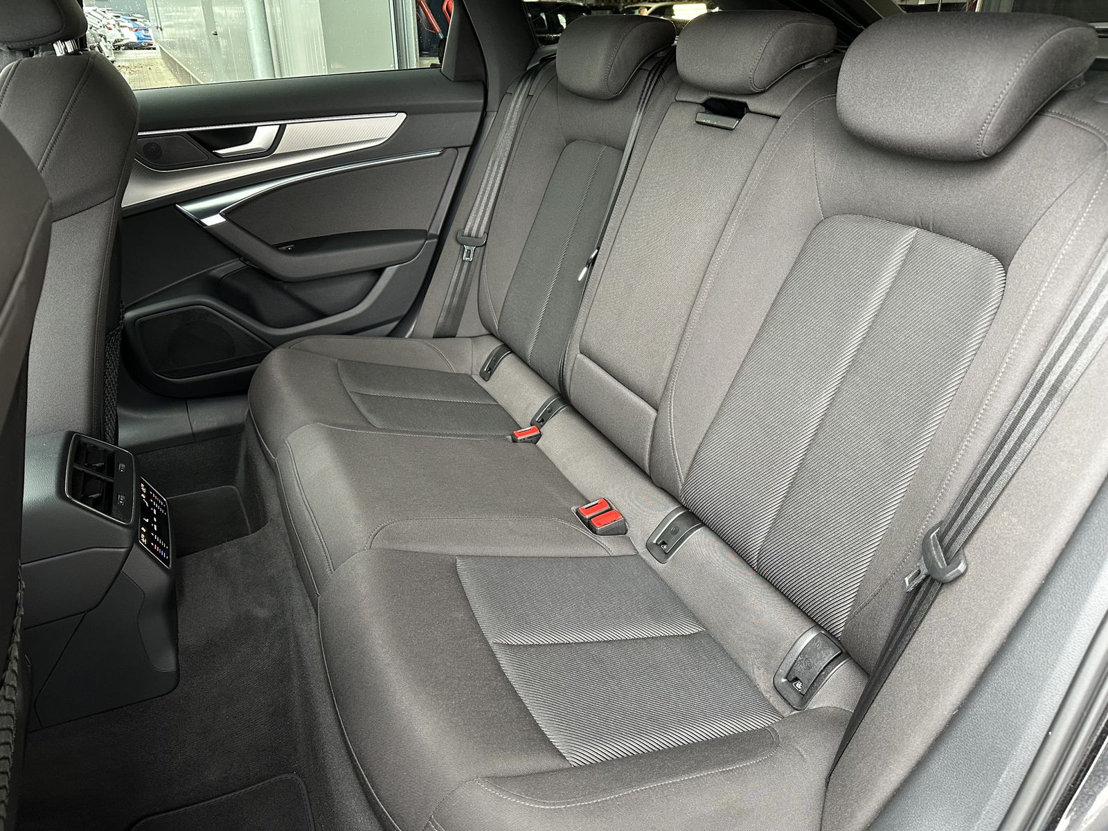 Fahrzeugabbildung Audi A6 Avant 40 TDI Sport NAV+LED+AHK+KAM+VCOCK+DSP