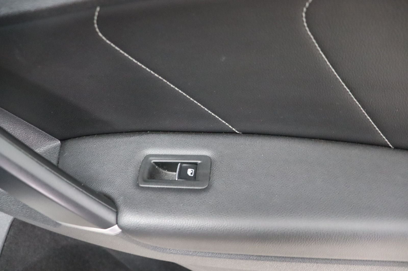 Fahrzeugabbildung Volkswagen Tiguan 2.0 TSI 4 Motion R-line Highline * Pano *