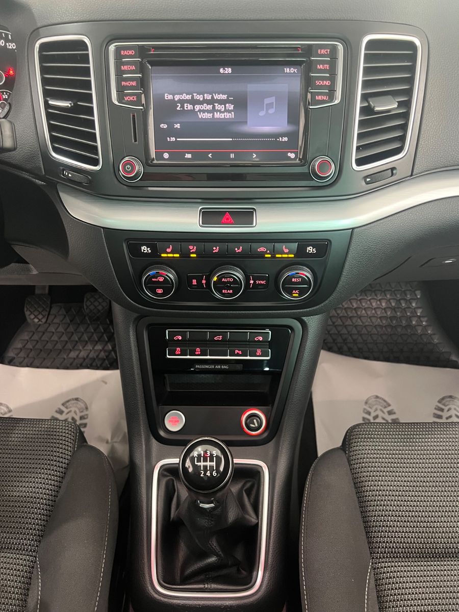 Fahrzeugabbildung Volkswagen Sharan 2.0 TDI Comfortline * PANO* R.KAMERA *AHK