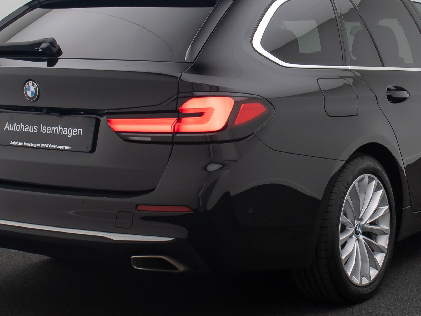 Fahrzeugabbildung BMW 520d xD Luxury Line DAB HUD Kamera Laser Komfort