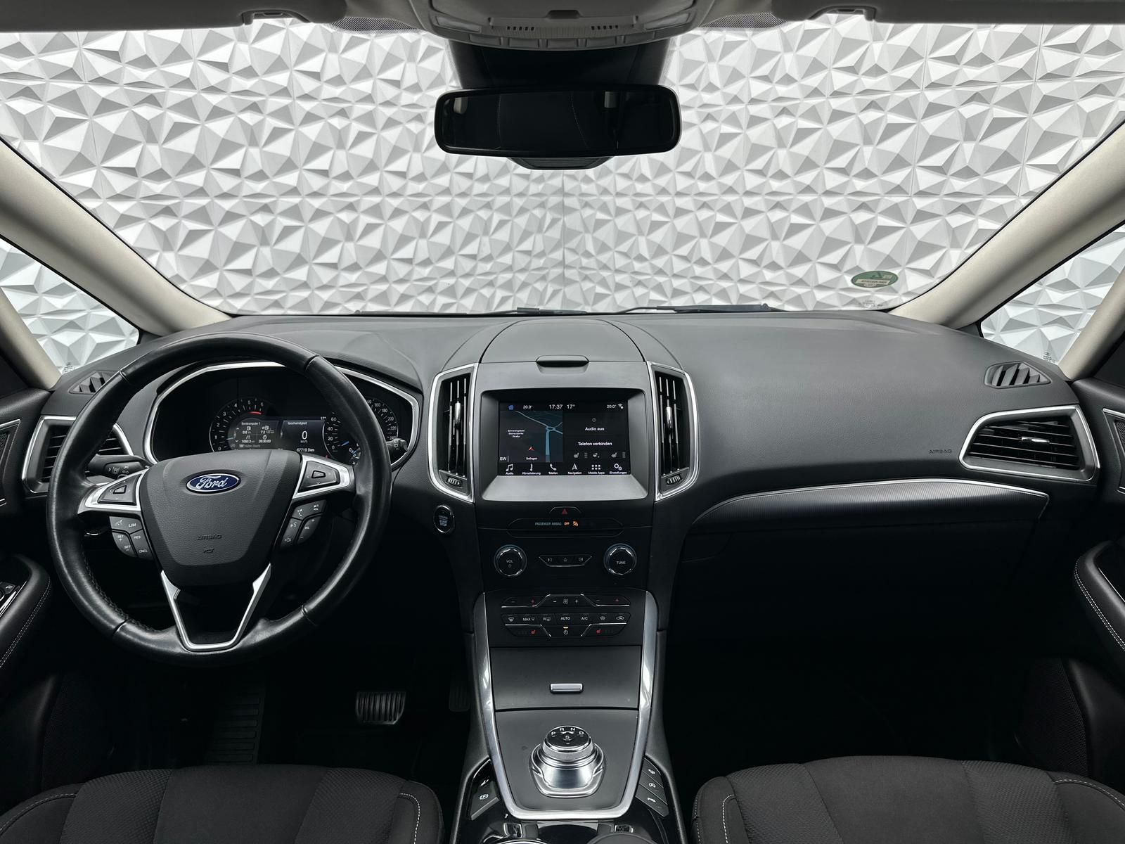 Fahrzeugabbildung Ford S-MAX 2.0 ECOBLUE TITANIUM/7-SITZE/NAVI/RCAM/LED