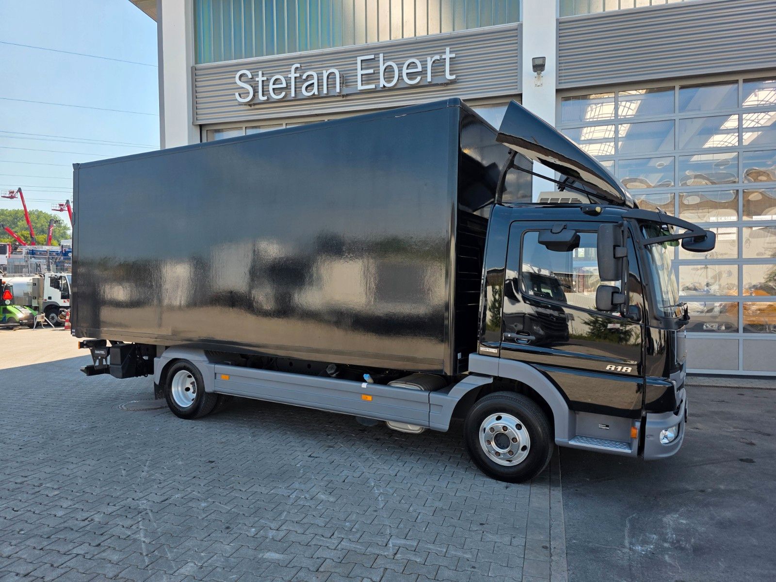 Fahrzeugabbildung Mercedes-Benz Atego 818 L Möbelkoffer+LBW Standklima 2x AHK