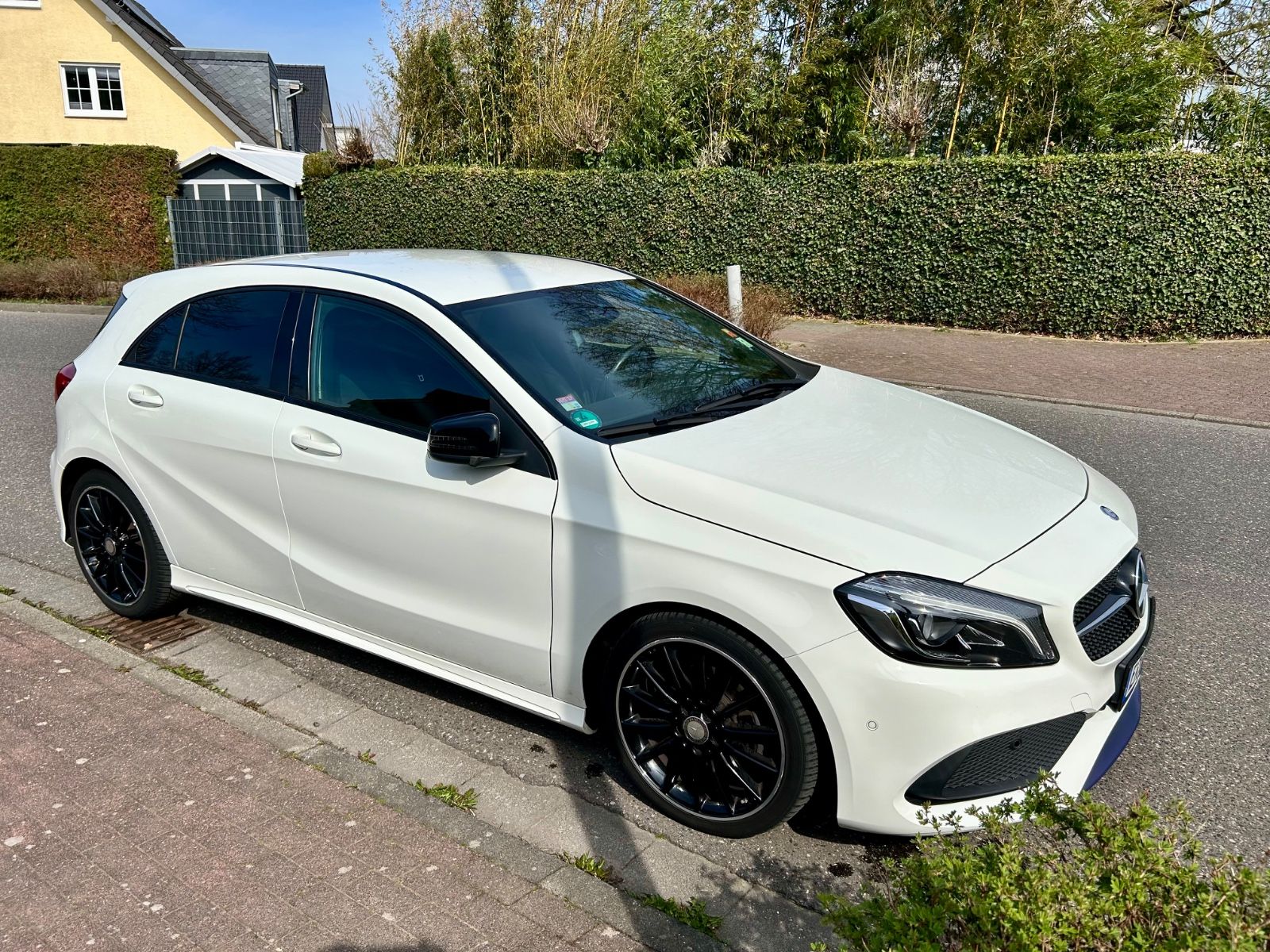 MERCEDES-BENZ A 180 AMG Line AMG Line