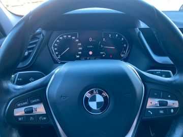 Bild 11 BMW 118 i Lim. Sport Line*AT*CARPLAY*SHZ*LED*NAV*