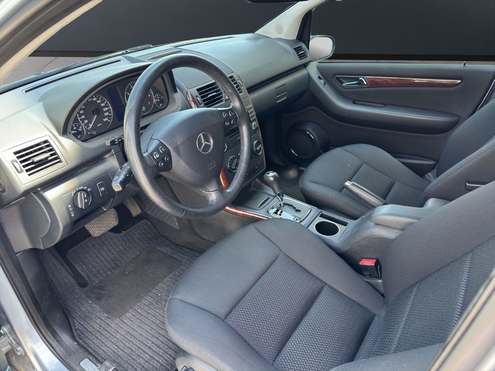 Fahrzeugabbildung Mercedes-Benz A 200*Klima*Sitzheiz*Bi-Xenon*Einparkhilfe*