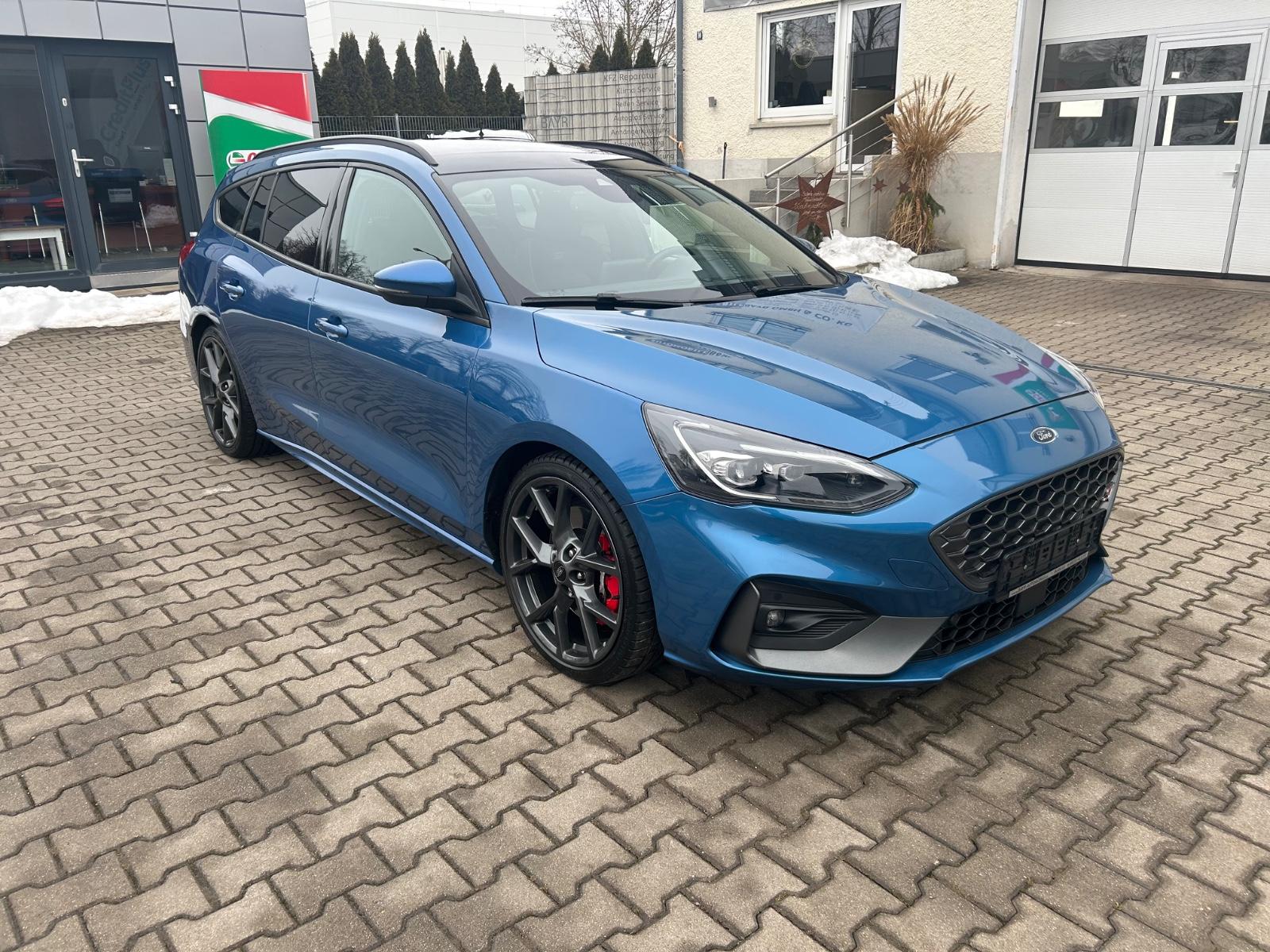 Ford Focus Turnier ST LED Panoramadach