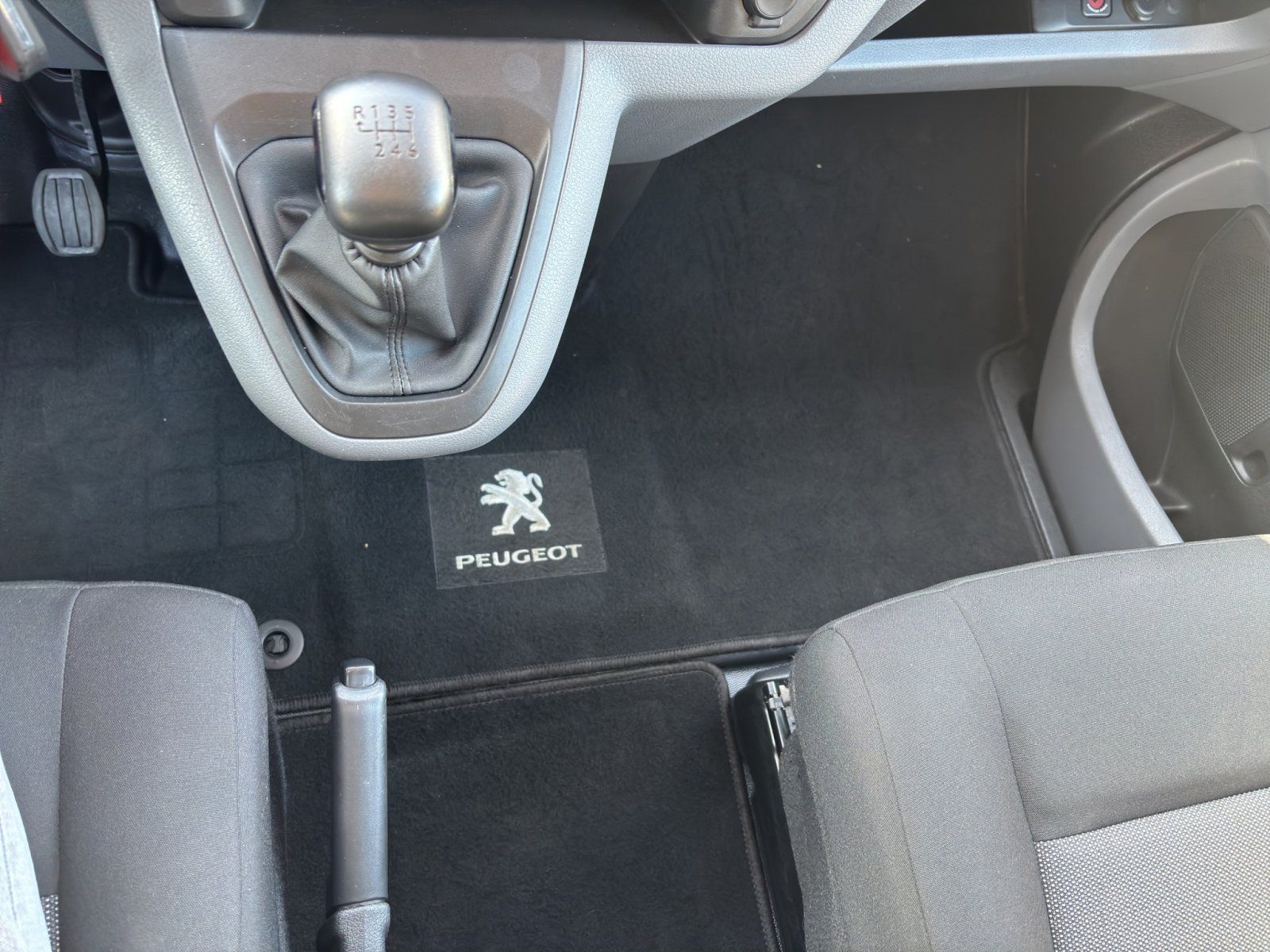 Fahrzeugabbildung Peugeot Expert L2