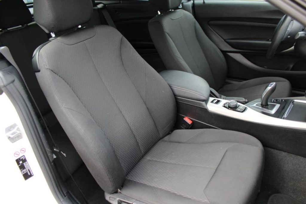Fahrzeugabbildung BMW 220i Cabrio Aut. Advantage