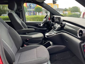 Mercedes V 220 - 12