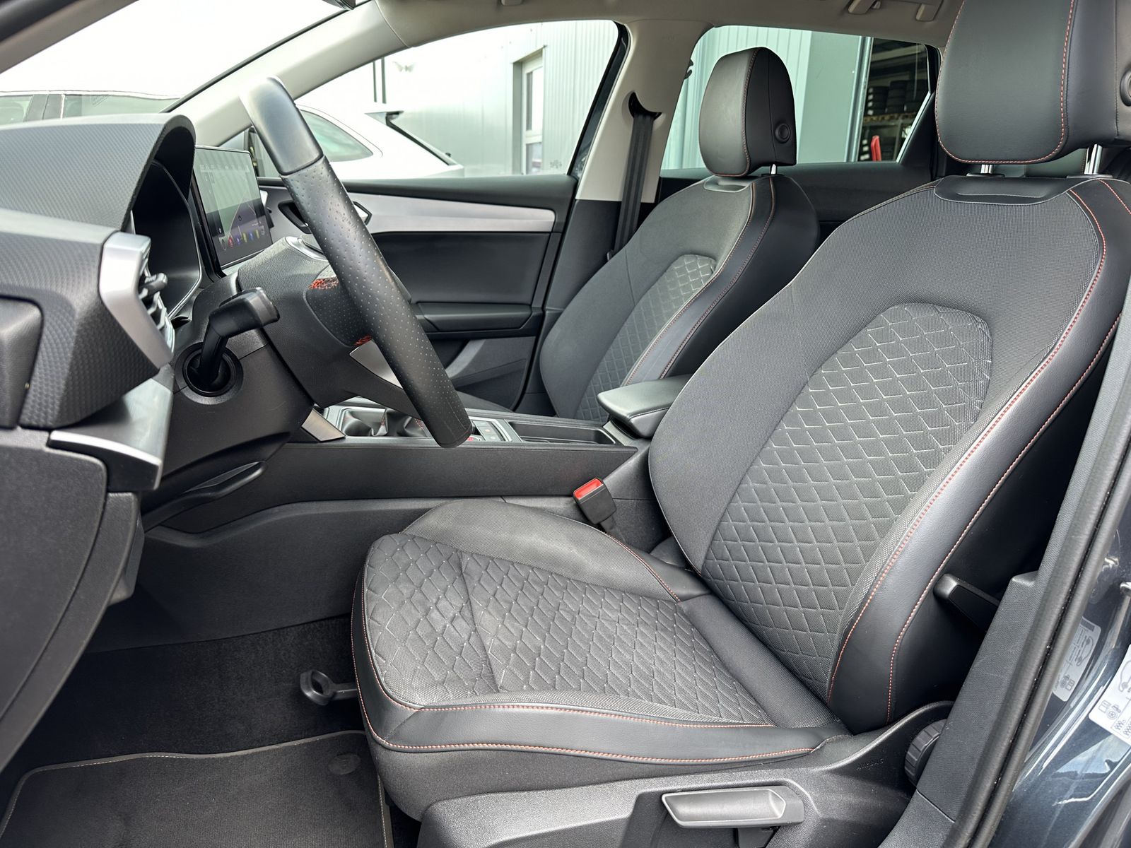 Fahrzeugabbildung SEAT Leon SpT 1.5 TSI FR NAV+LED+ACC+CARPLAY+KAMERA
