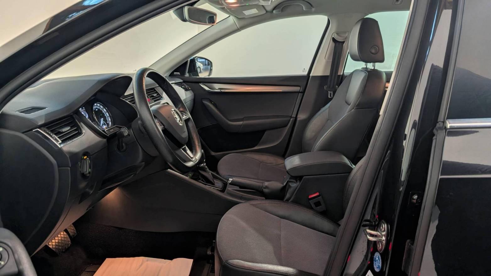 Skoda Octavia Combi 1.6 TDI DSG Style/LED/PDC/SHZ/NAVI