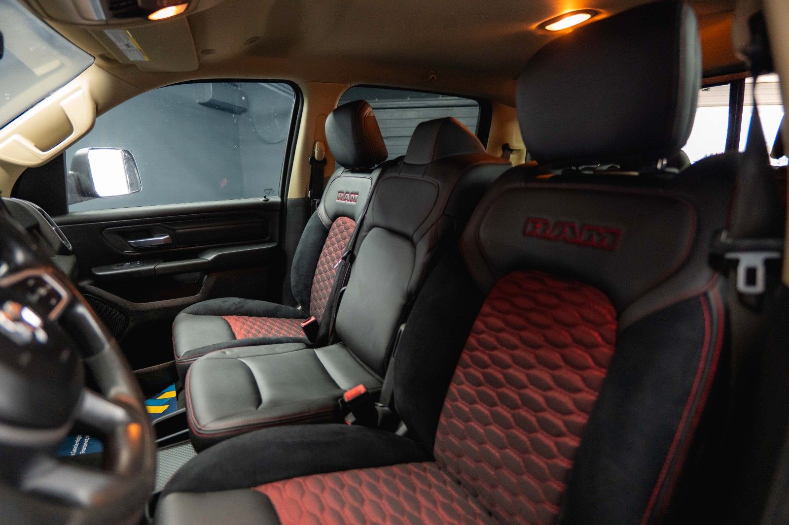 Fahrzeugabbildung Dodge RAM 5.7 V8 HEMI 4x4 RED DEVIL LONGBED Offroad