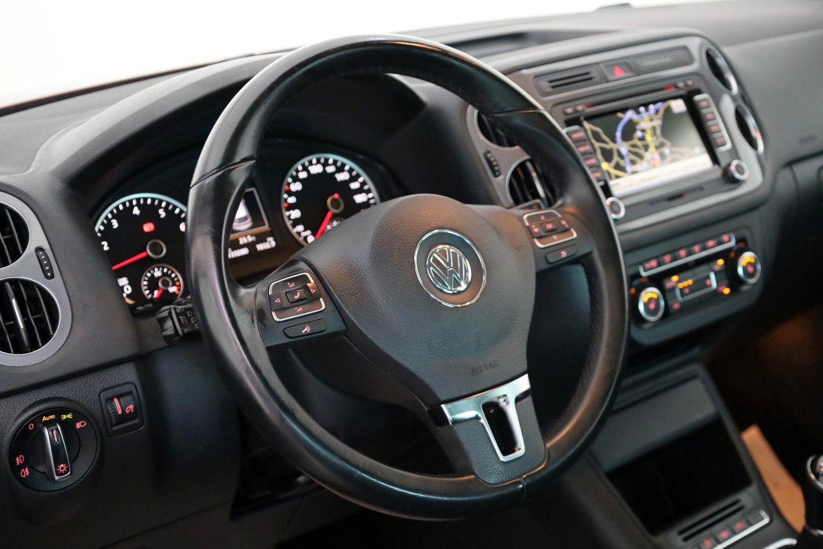 Fahrzeugabbildung Volkswagen Tiguan Sport&Style Alcantara,Navi,Xenon,Kamera