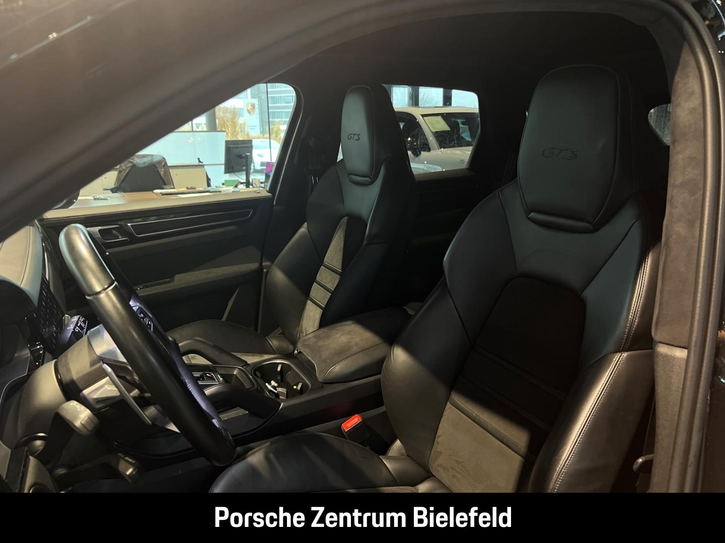 Porsche Cayenne GTS Surround-View Luftfederung 21-Zoll