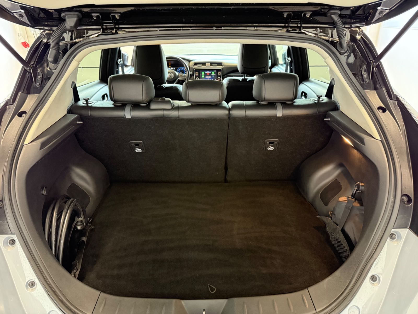 Fahrzeugabbildung Nissan Leaf Tekna Winter-Paket 2-Farb-Lackierung BOSE