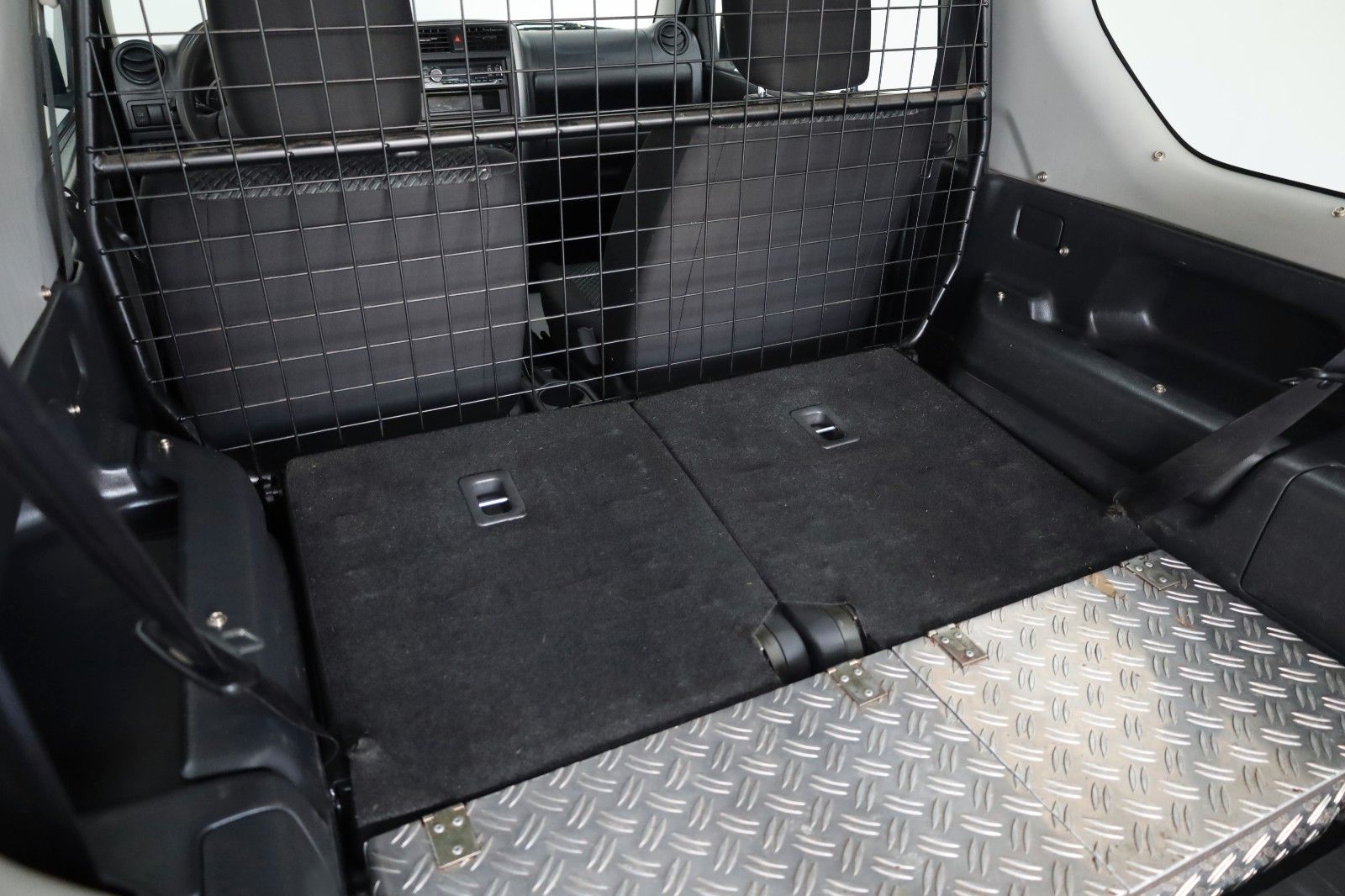 Fahrzeugabbildung Suzuki Jimny Club Modellpflege, 8 fach bereift,AHK