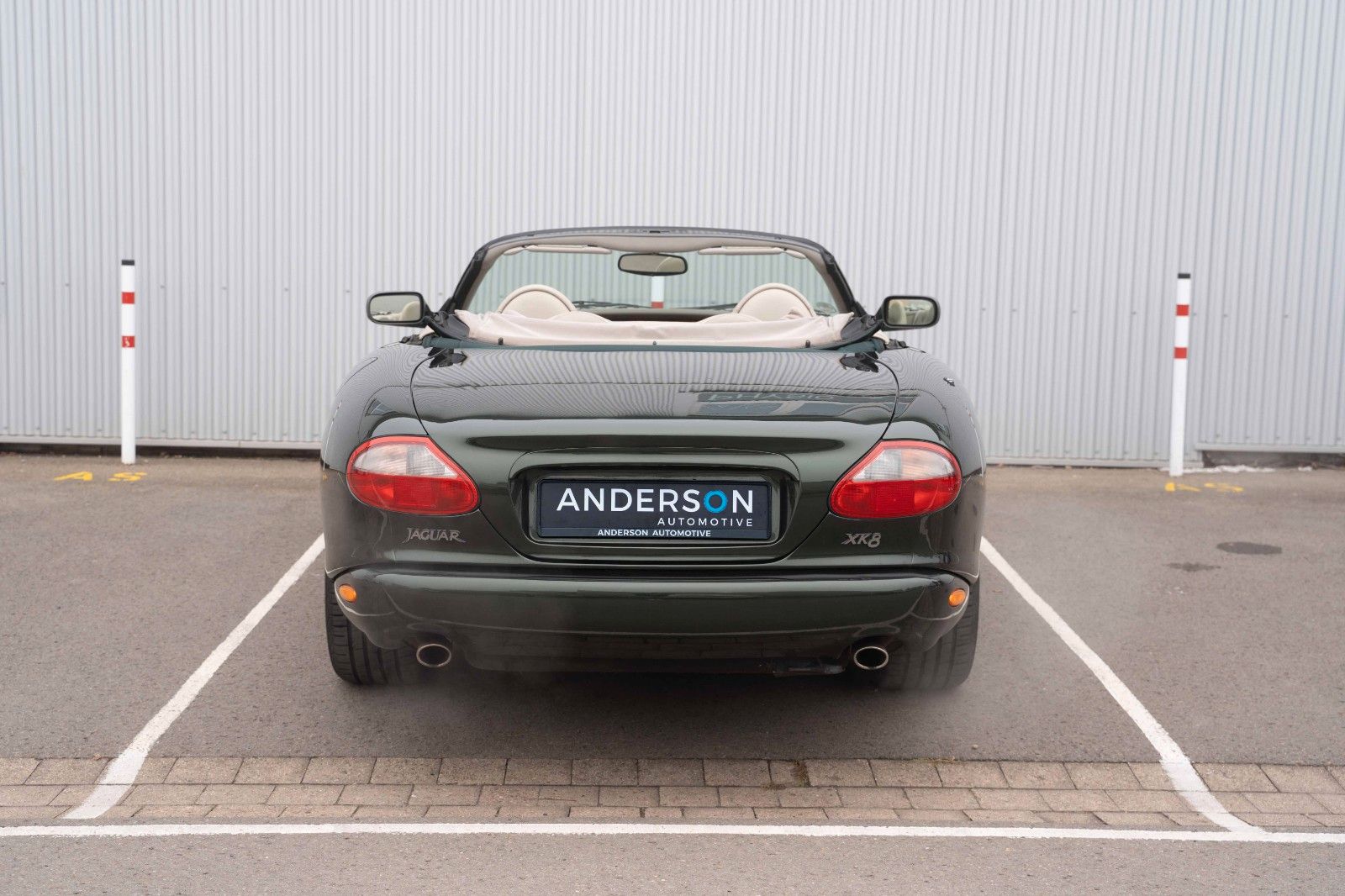 Fahrzeugabbildung Jaguar XK8 CABRIOLET XENON TEMPOMAT LEDER PDC SHZ 18"