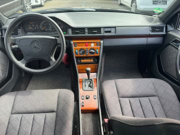 Mercedes E 280 - 8