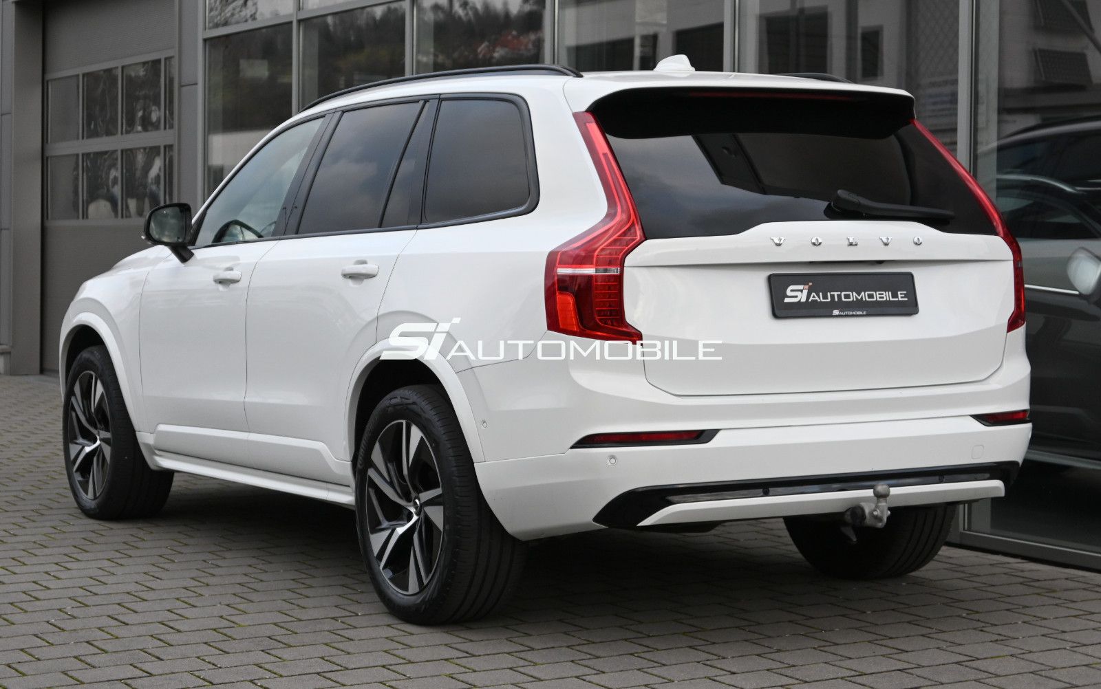 Fahrzeugabbildung Volvo XC90 B5 D AWD R-Design °ACC°AHK°PANO°STANDHEIZ°