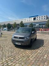 Volkswagen T5 Caravelle 4 Motion lang - Volkswagen T5 Caravelle mit Diesel-Antrieb: Kleinbus