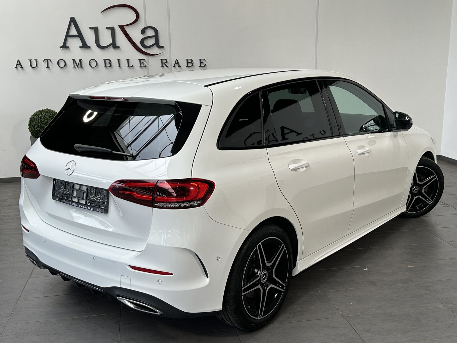 Fahrzeugabbildung Mercedes-Benz B 200 AMG-Line NAV+LED+ACC+SHZ+VCOCK+NIGHT+SOUND