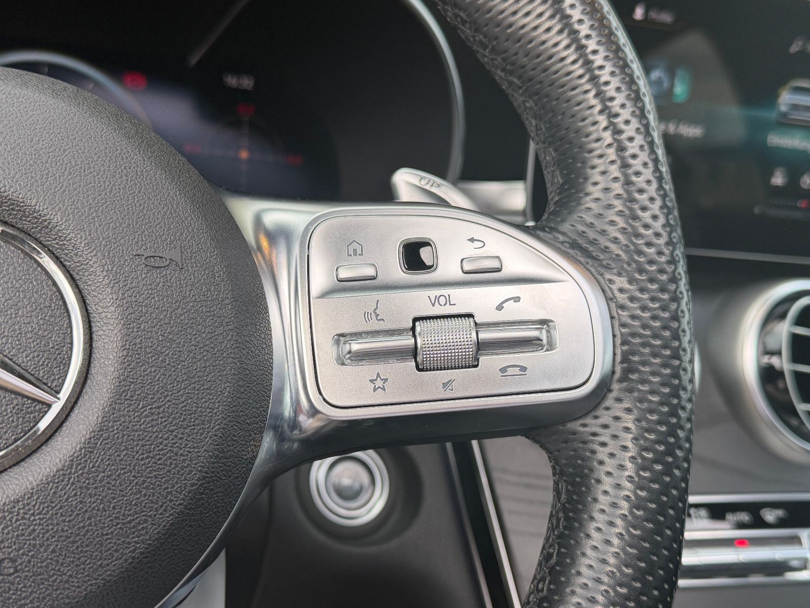 Fahrzeugabbildung Mercedes-Benz GLC 63 AMG Coupe/MBUX/Ambiente/Schiebedach/Kam/