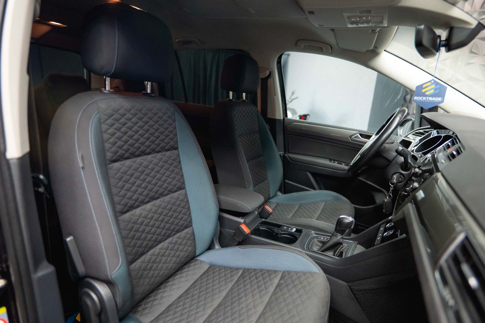 Fahrzeugabbildung Volkswagen Touran 1.6 Comfortline IQ.Drive | 7 Sitze | ACC