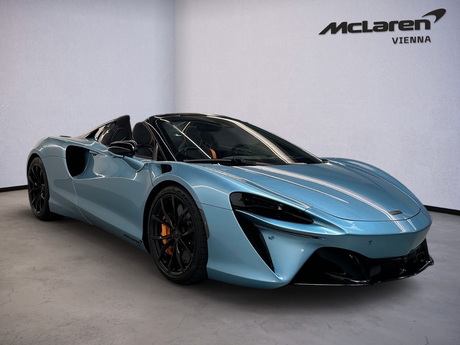 McLaren Artura Spider / MSO Steel Blue / CF Int / B&W imagem 2