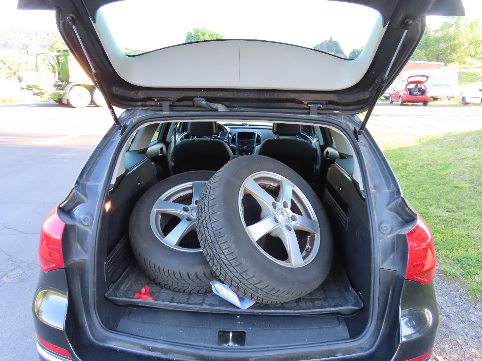 Opel Astra 2015 — photo 17