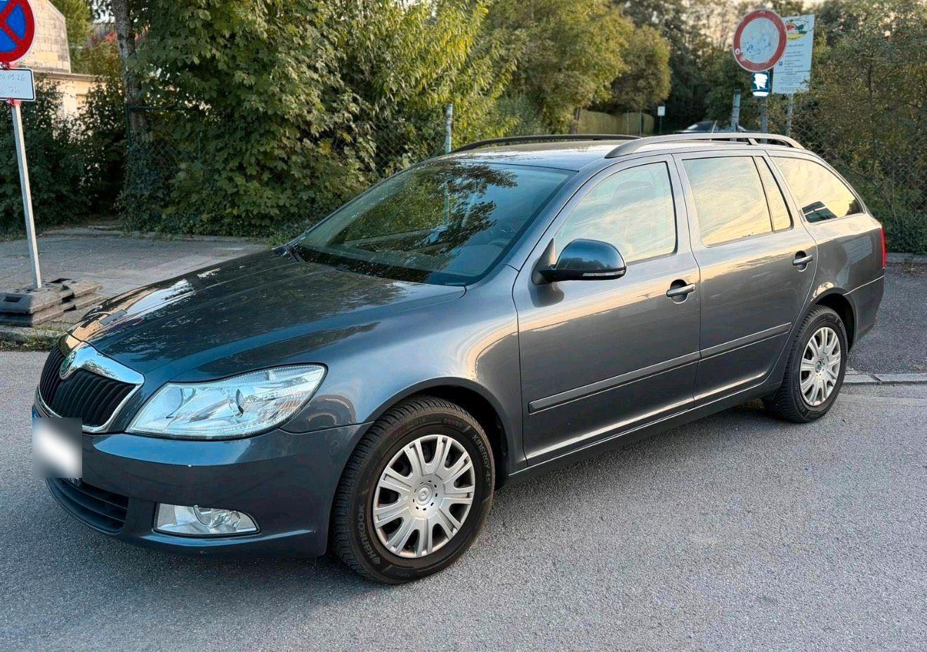 Skoda Octavia 2012 — interior