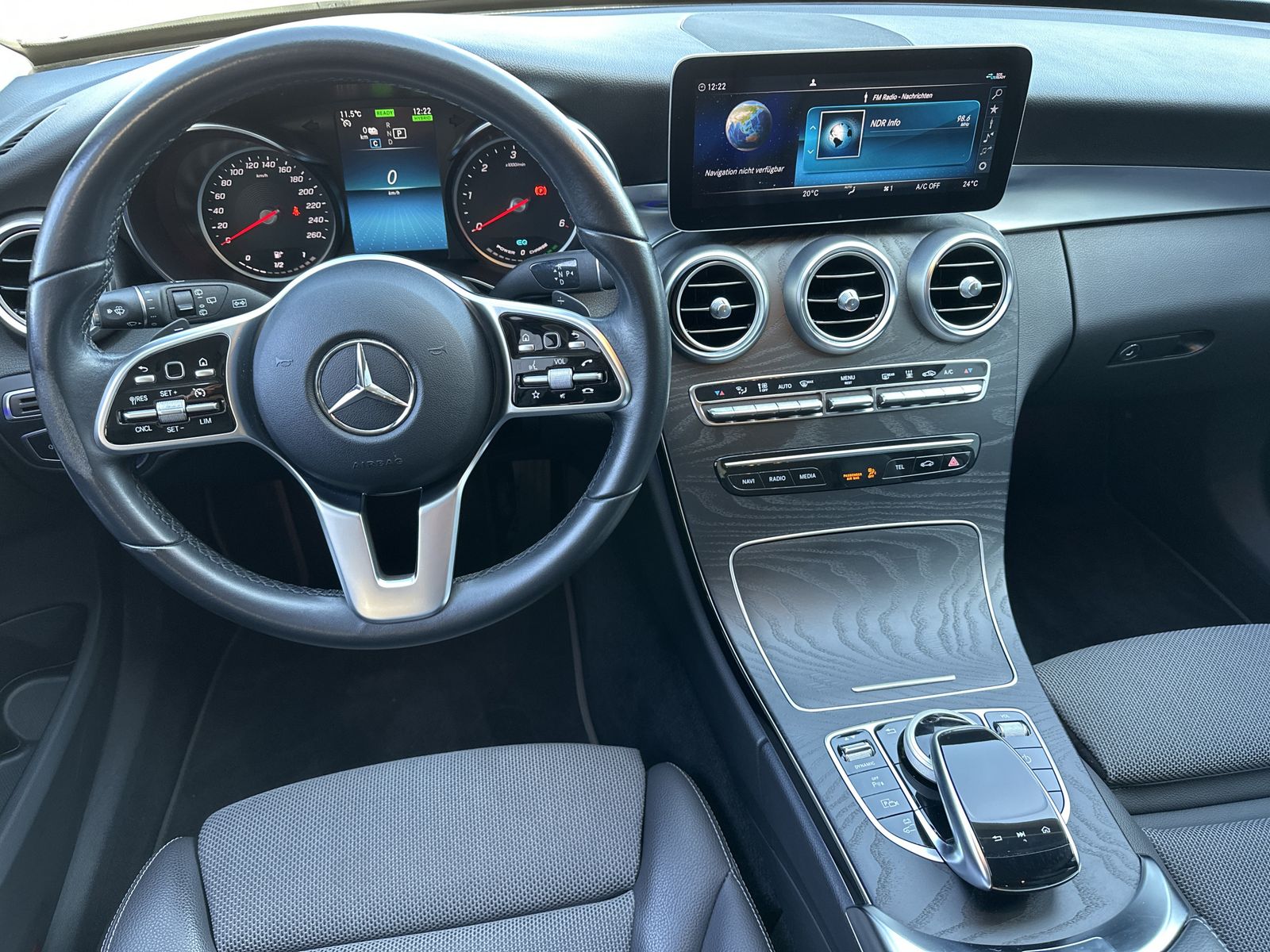 Fahrzeugabbildung Mercedes-Benz C 300de T Avantgarde NAV+LED+KAM+CARPLAY+18ZO+PP