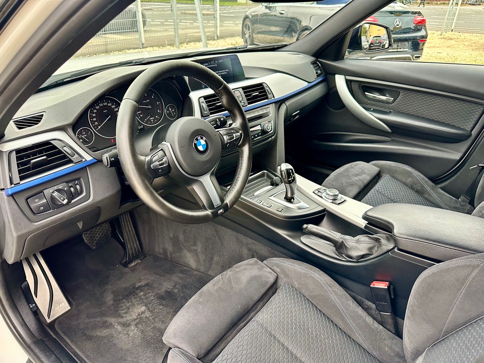 Fahrzeugabbildung BMW 318 d TOURING M SPORTPAKET*AUTOMATIK+AHK*