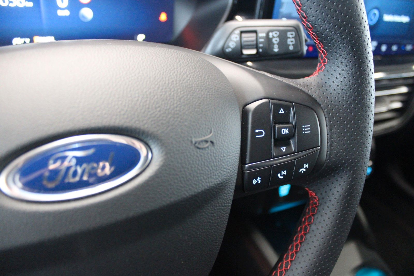 Fahrzeugabbildung Ford Focus ST-Line X Aut. Matrix-LED ACC B&O WinterP.