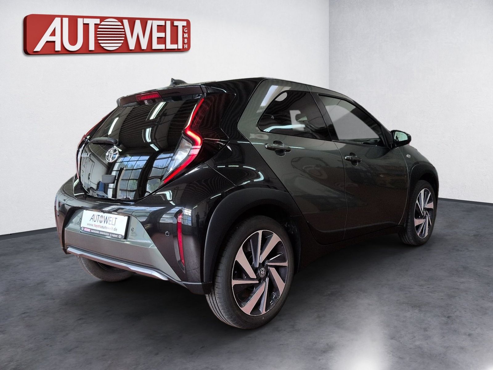 Fahrzeugabbildung Toyota Aygo X 1.0 Explore CVT AUT. KlimaA,LED,Navi,SHZ