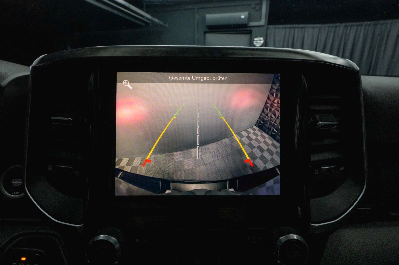 Fahrzeugabbildung Dodge RAM 5.7 V8 HEMI 4x4 OFFROAD Night-Paket *LED*