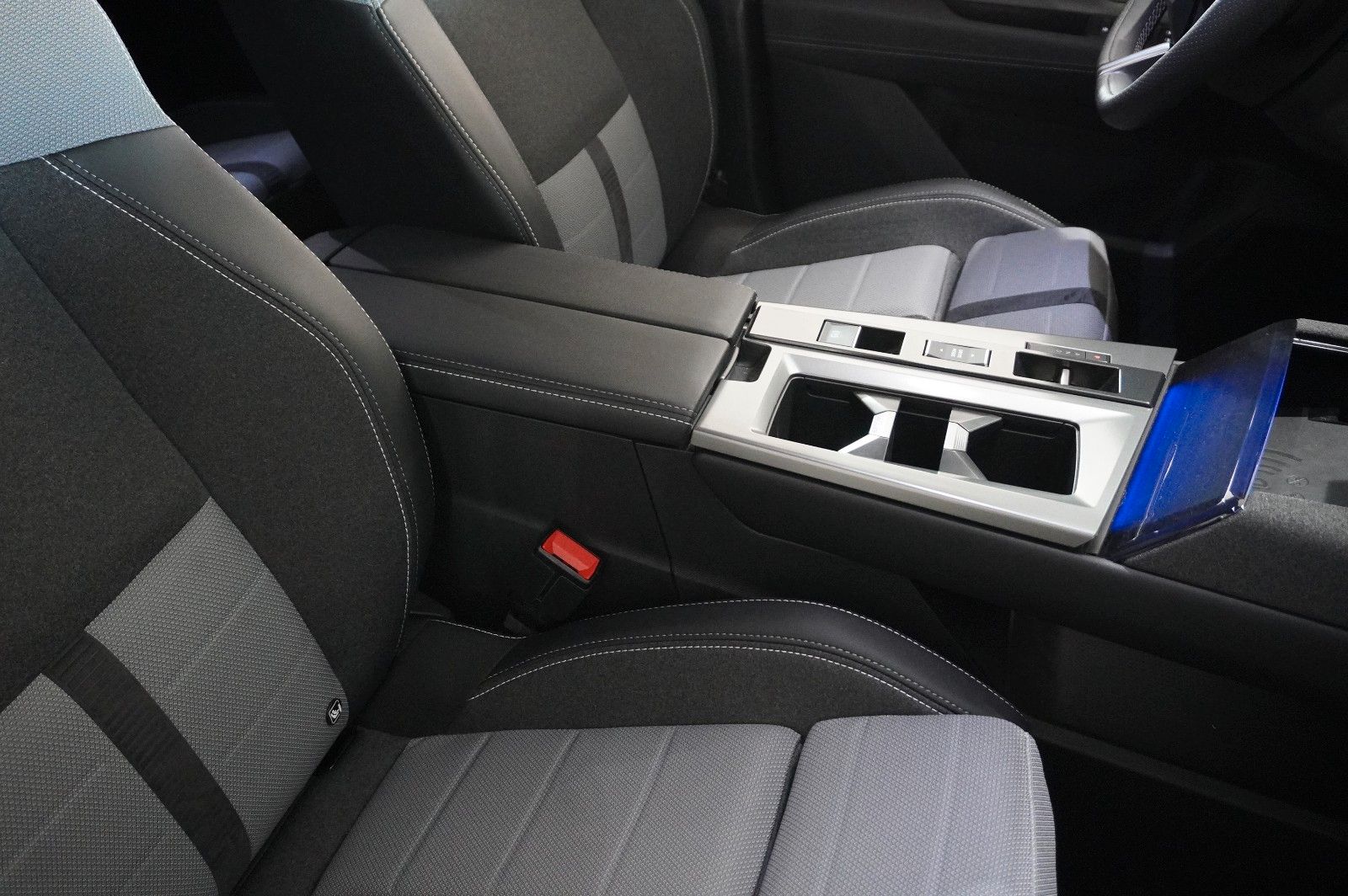 Fahrzeugabbildung Opel Grandland ELECTRIC GS SPORT 73KWH NAVI/360° /HUD