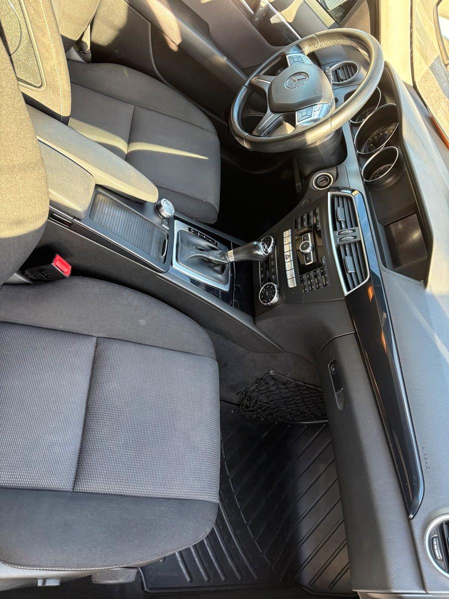 Mercedes-Benz C200 2012 — photo 14