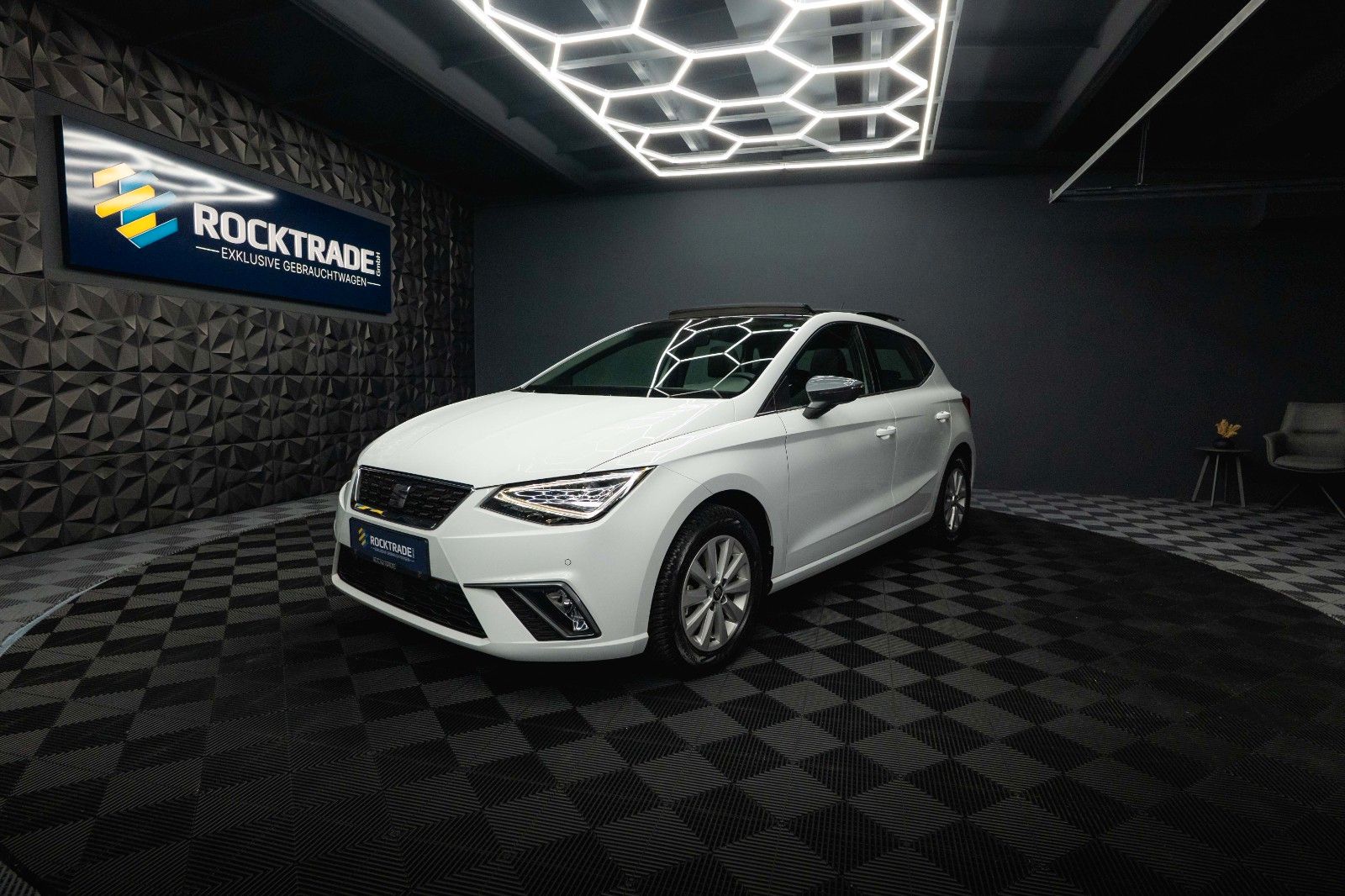 Fahrzeugabbildung SEAT Ibiza Xcellence Sport DSG *LED*Panorama*Kamera*