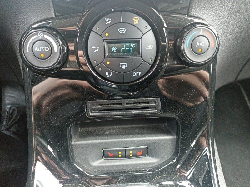 Fahrzeugabbildung Ford Fiesta 1.0 EcoBoost EU6 Titanium