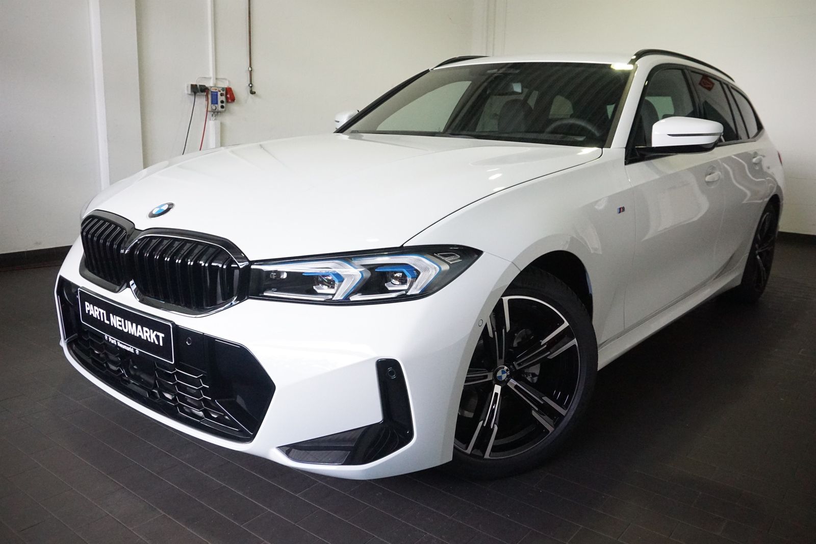 BMW 320d M-Sport NAVI adapLED AHK HUD ACC RFK foto 1