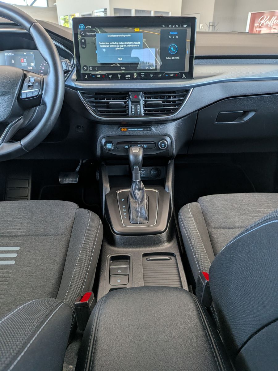 Fahrzeugabbildung Ford Focus Limo EB Active LED ACC Kamera Navi SHZ 17"