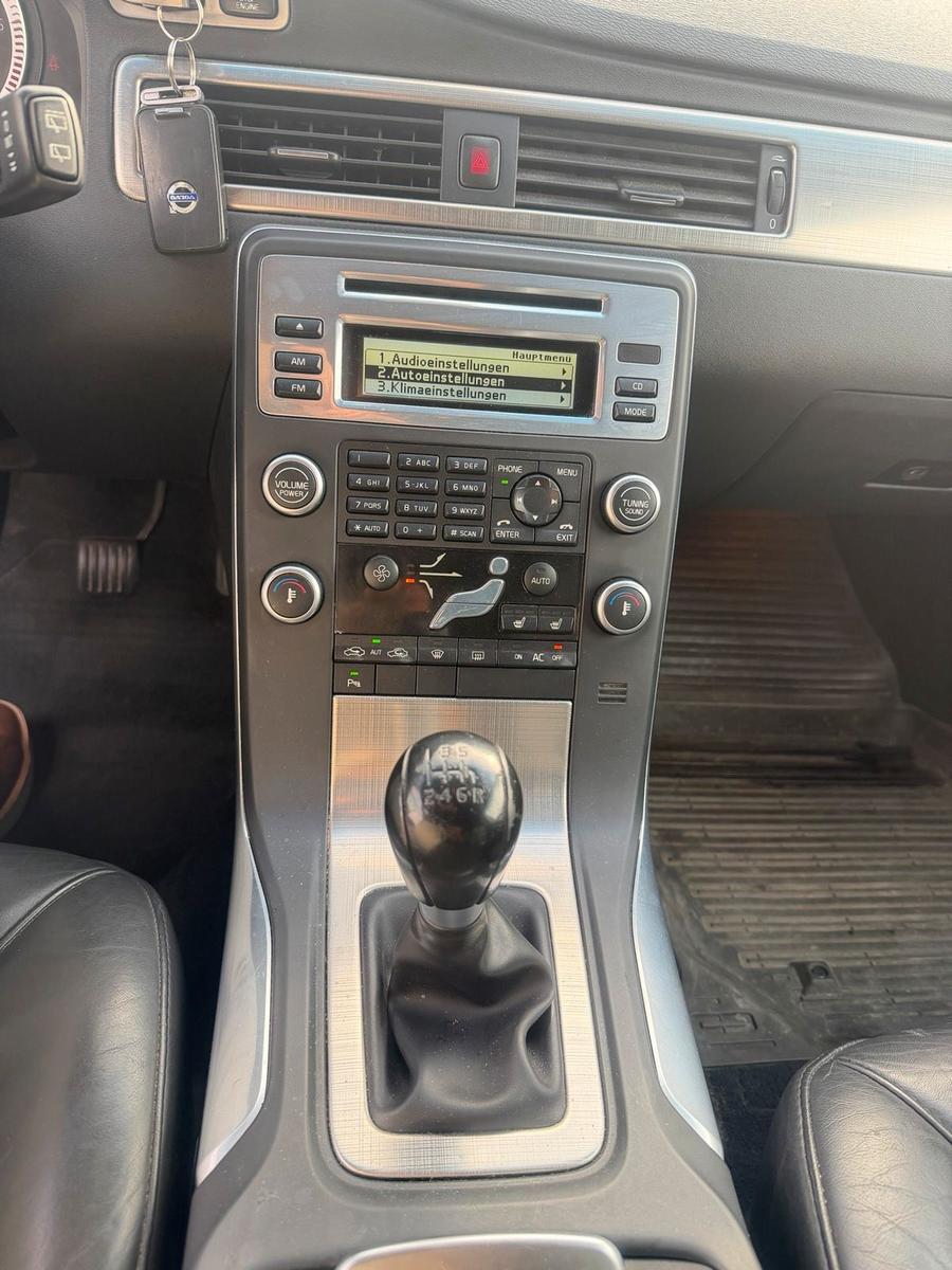 Volvo V70 2011 — photo 7