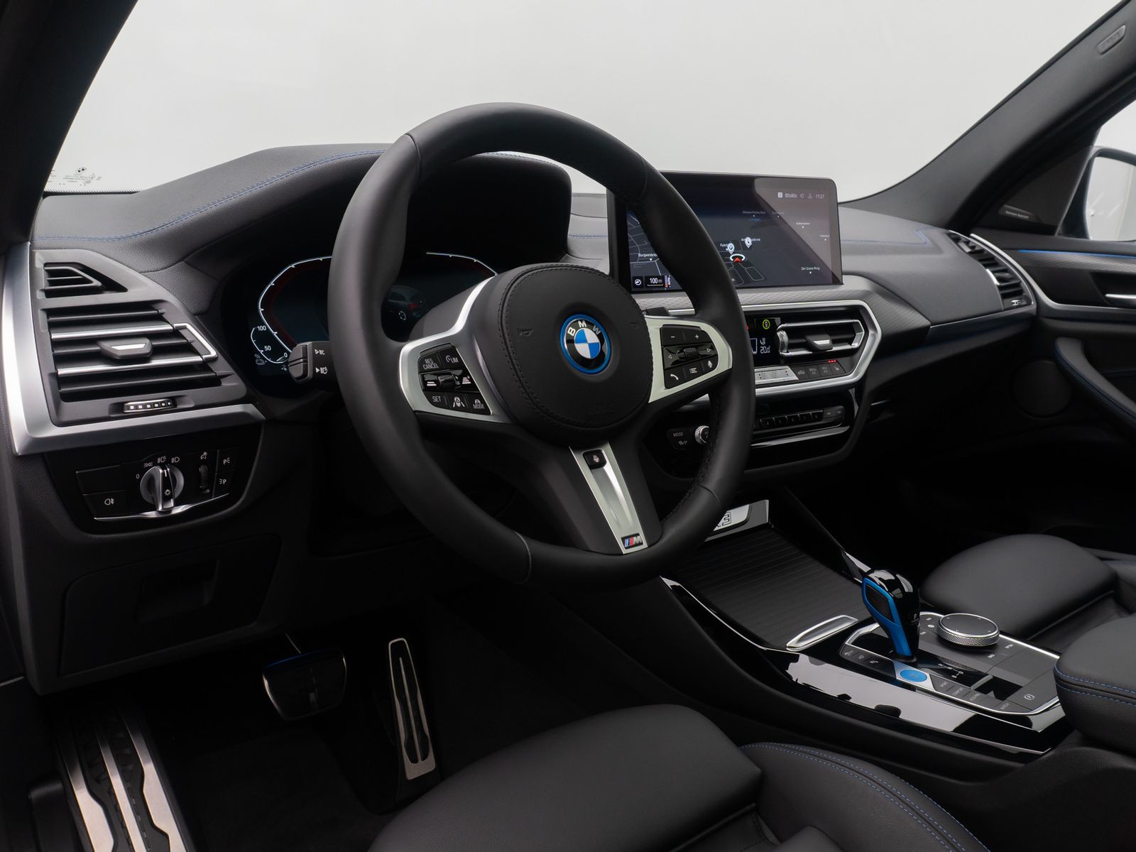 Fahrzeugabbildung BMW iX3 Impressive ACC 360°HUD AHK DAB Panorama H/K