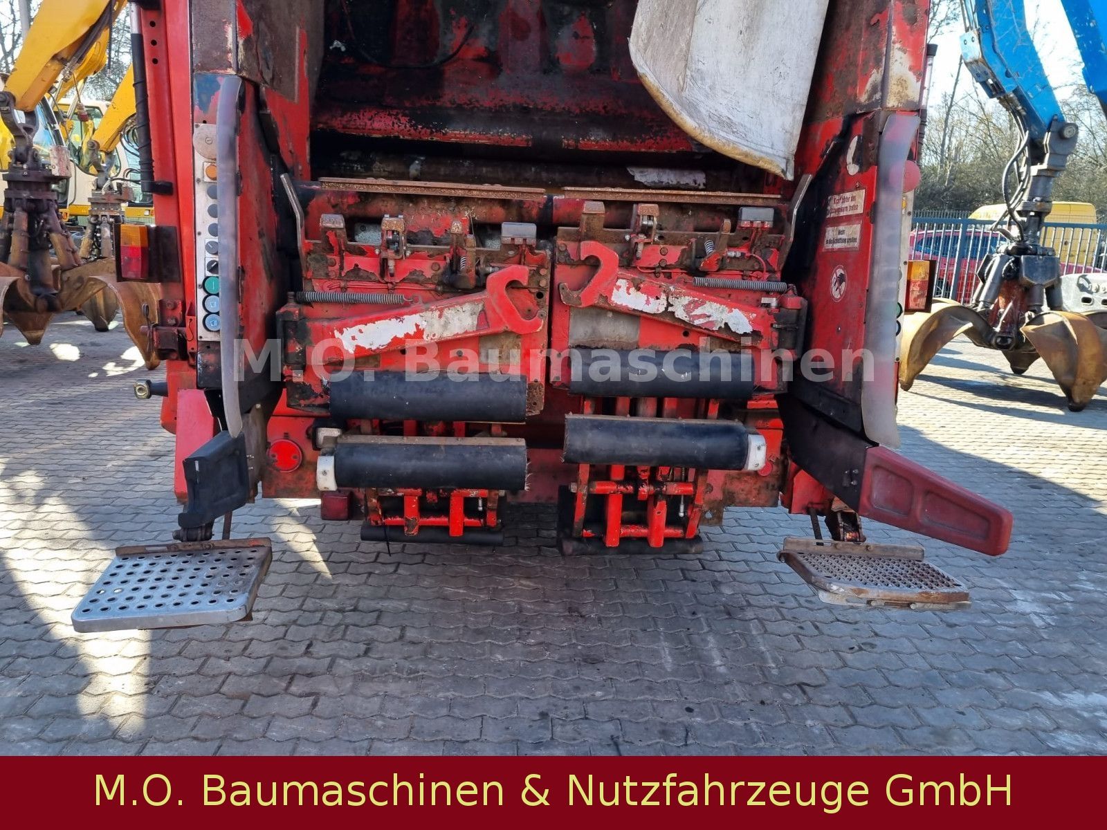 Fahrzeugabbildung Mercedes-Benz Actros 2532 /  6-Zyl / 3-Achser / AC / L+L Achse