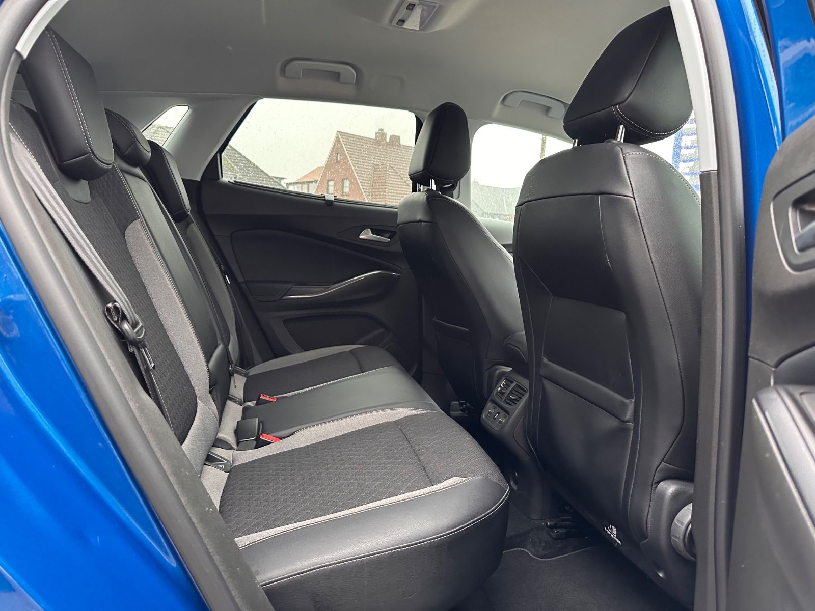 Fahrzeugabbildung Opel Grandland (X) 1.2 Turbo BiLED/AHK/Navi/360°/GJR