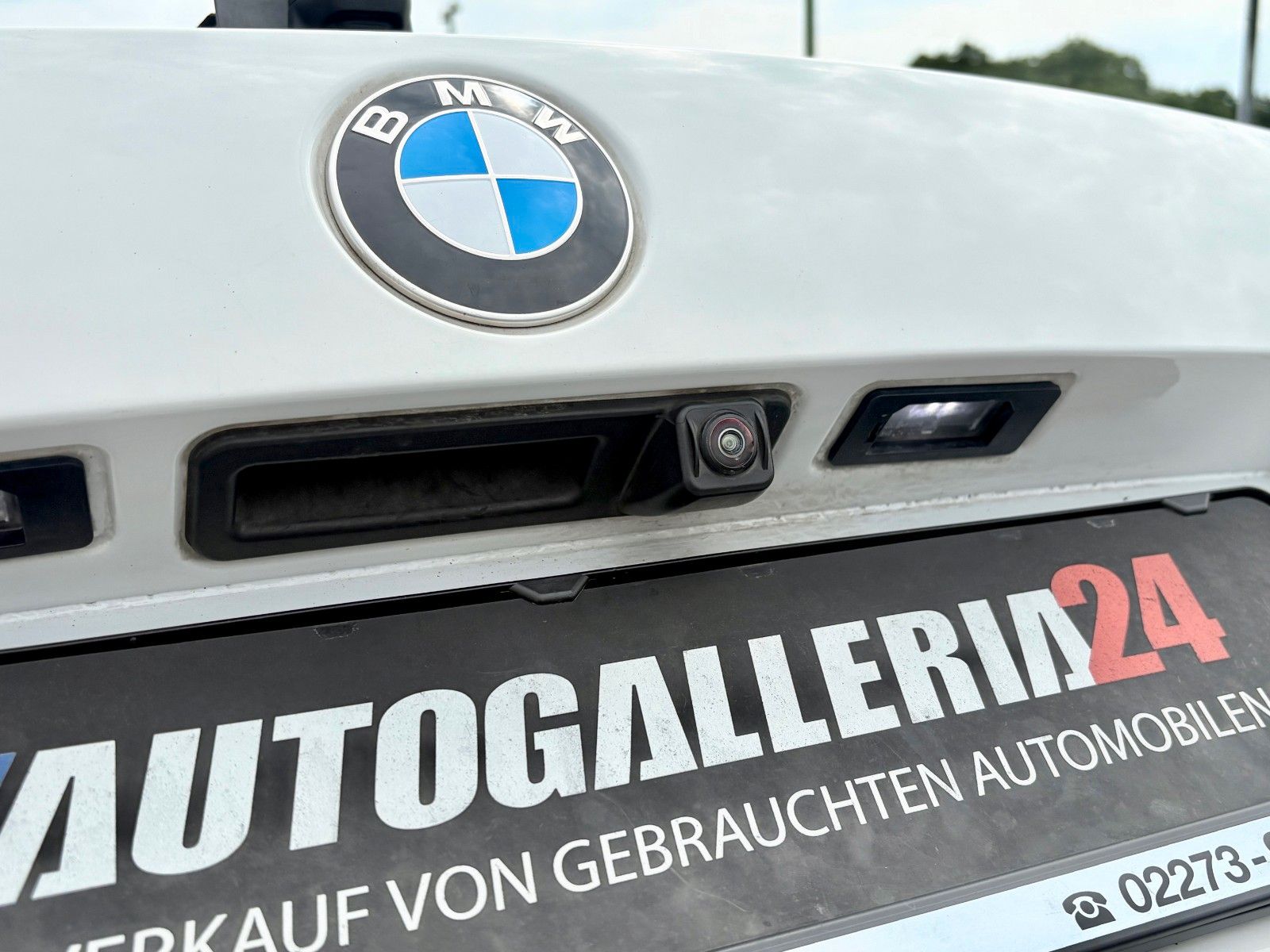 Fahrzeugabbildung BMW 320d xDrive SPORT LINE Navi Laser Standhz Leder
