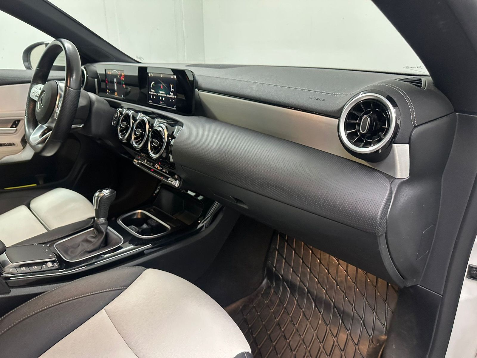 Fahrzeugabbildung Mercedes-Benz CLA 200 SB *AMG-LINE*NAVI*PANORAMA*SH*